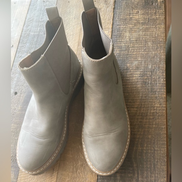 DV By Dolce Vita Taupe Chelsea Boot Womens Size 6 Style Lobera Round Toe - Picture 6 of 7